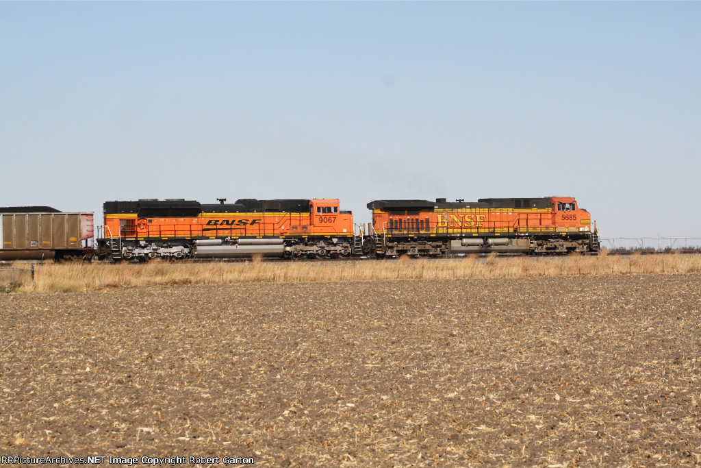 BNSF 5685 & 9067